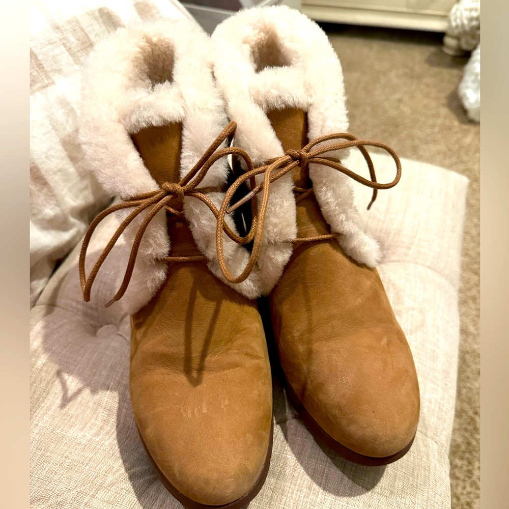 UGG Tan Winter Boots Ankle Height Lace-Up